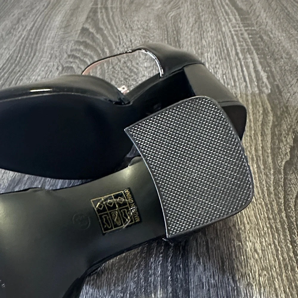 Journee Collection Black Patent Heels - Picture 6 of 7